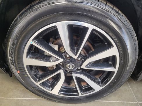 Used 2018 Nissan Rogue SL w/ Premium Package image 31