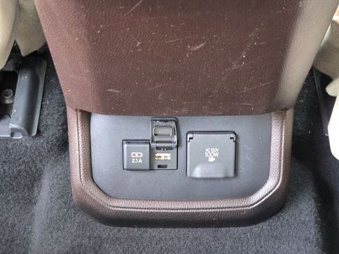 Used 2020 Toyota Highlander Limited FWD image 16
