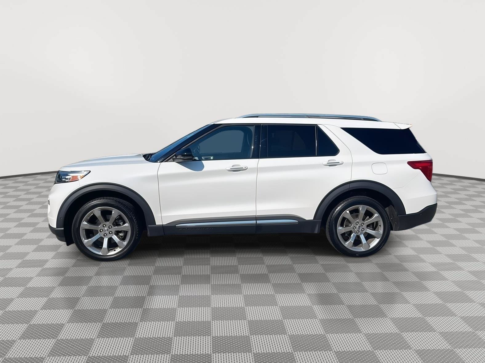Used 2020 Ford Explorer Platinum w/ Premium Technology Package AWD/4WD image 9