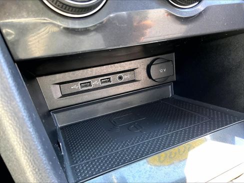 Used 2020 Volkswagen Tiguan SE image 26