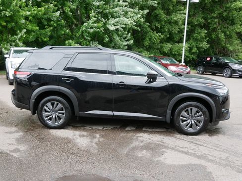 Certified 2024 Nissan Pathfinder SV AWD/4WD image 2