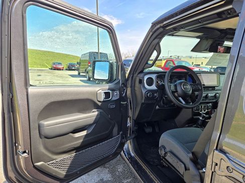 New 2026 Jeep Gladiator Sport AWD/4WD image 11