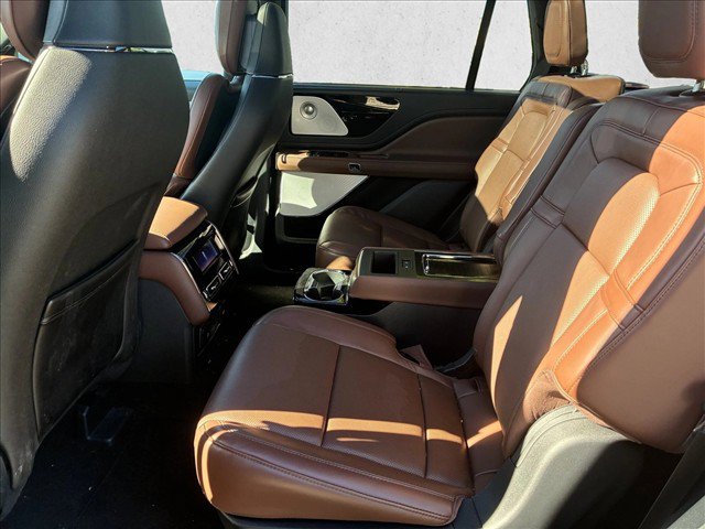 Used 2025 Lincoln Aviator Reserve w/ Equipment Group 201A AWD/4WD image 14