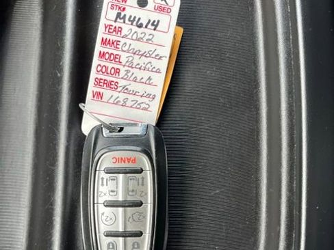 Used 2022 Chrysler Pacifica Touring FWD image 49