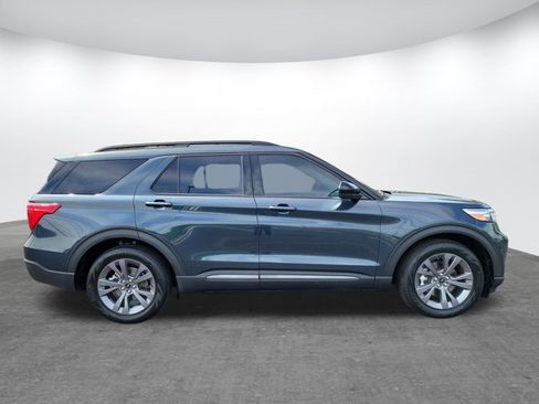 Used 2023 Ford Explorer XLT w/ Equipment Group 202A RWD image 4