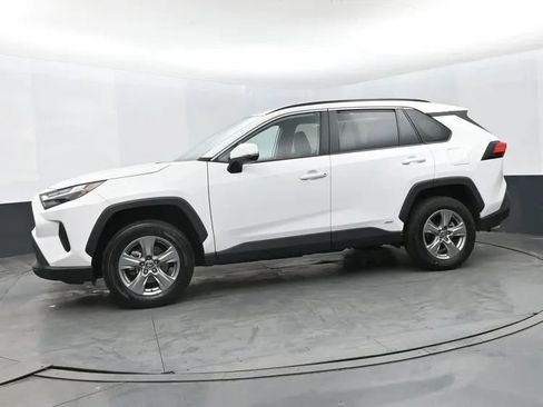 Used 2024 Toyota RAV4 XLE AWD/4WD image 5