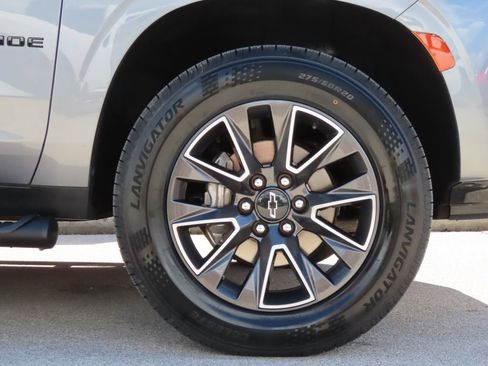 Used 2021 Chevrolet Tahoe Z71 w/ Luxury Package AWD/4WD image 16