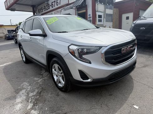 Used 2019 GMC Terrain SLE w/ Driver Convenience Package FWD image 3