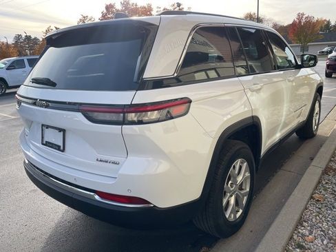 Certified 2023 Jeep Grand Cherokee Limited w/ Trailer Tow Prep Group (B) image 8