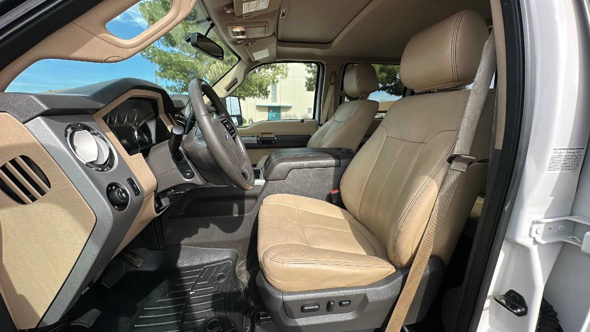 Used 2015 Ford F350 Lariat w/ Lariat Ultimate Package AWD/4WD image 12