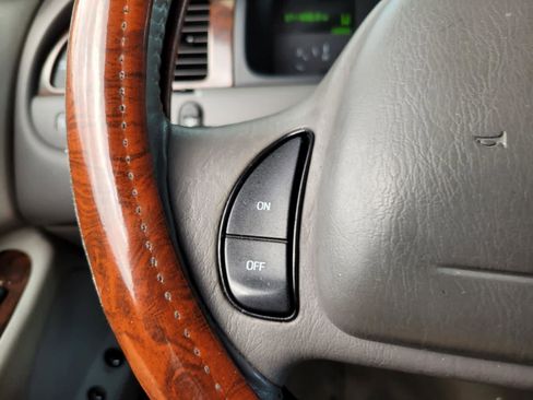 Used 2001 Lincoln Town Car Executive image 12