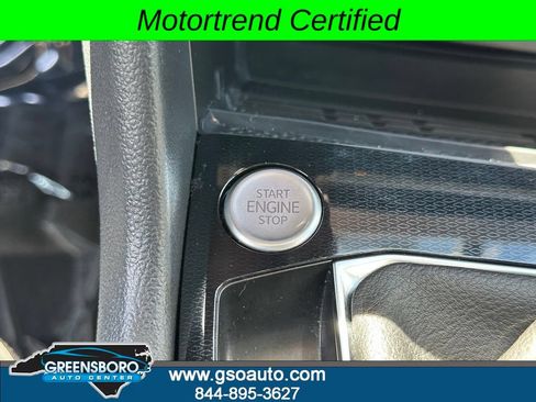 Used 2025 Volkswagen Taos SE FWD image 31