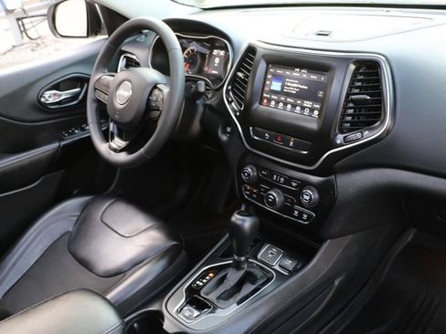 Used 2021 Jeep Cherokee Latitude Plus FWD image 12