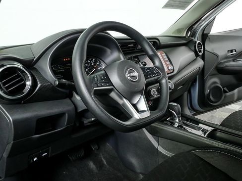 Used 2023 Nissan Kicks SV image 4