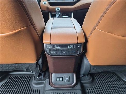 Used 2021 Toyota Highlander Platinum AWD/4WD image 18