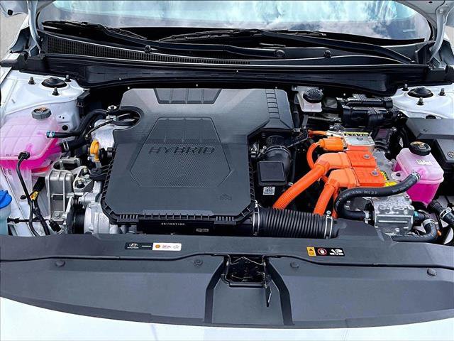 Used 2025 Hyundai Elantra Hybrid FWD image 11