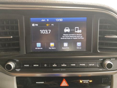 Used 2020 Hyundai Elantra SEL FWD image 25