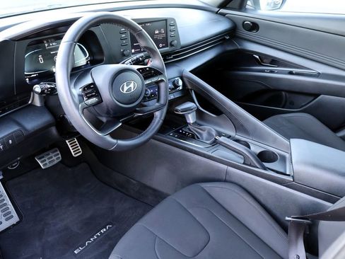 Used 2025 Hyundai Elantra Sport FWD image 3