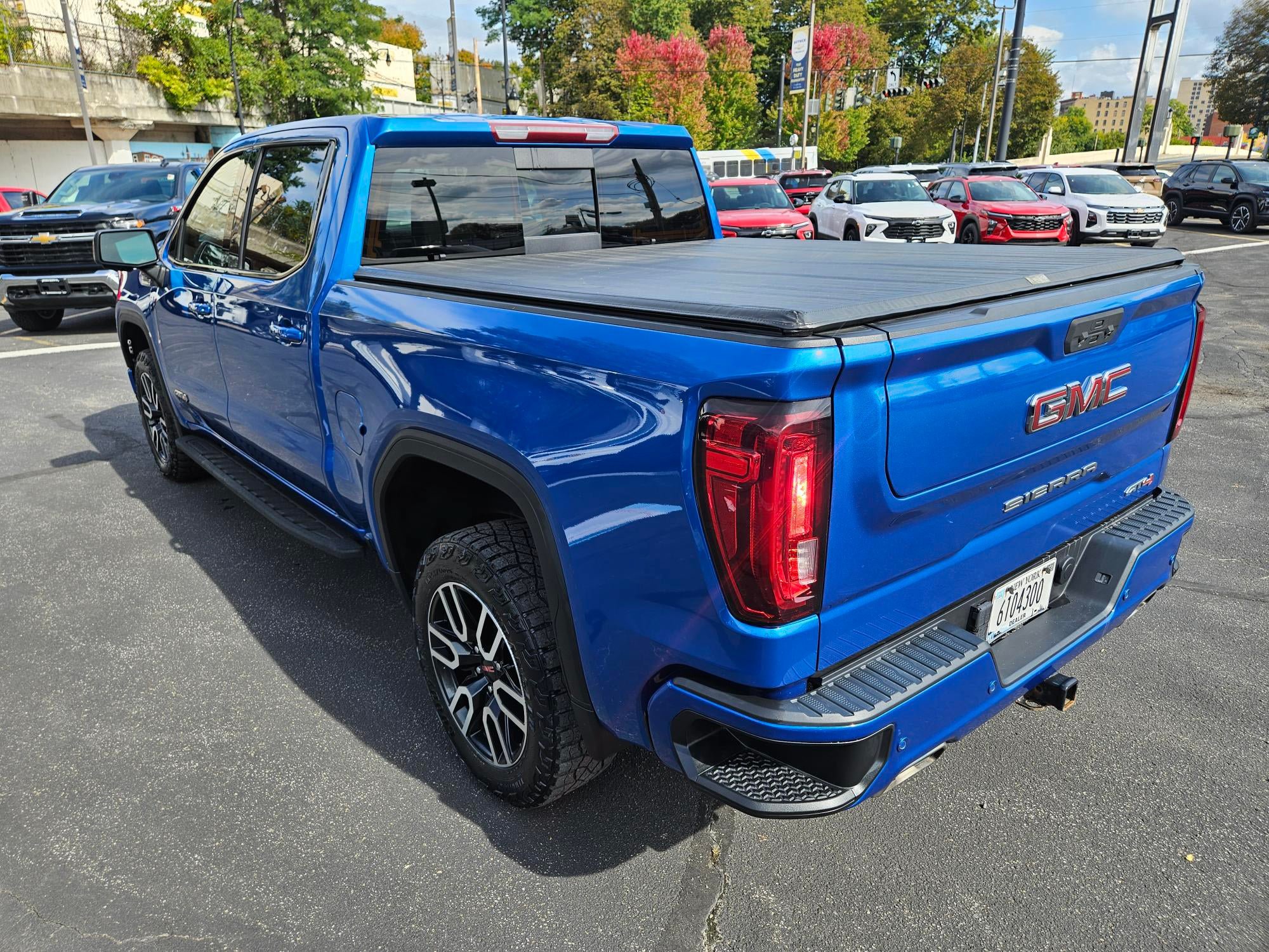 Used 2022 GMC Sierra 1500 AT4 w/ AT4 Premium Package AWD/4WD image 11