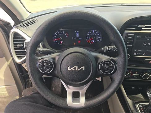 Used 2022 Kia Soul LX FWD image 5