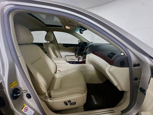 Used 2010 Lexus LS 460 RWD image 32