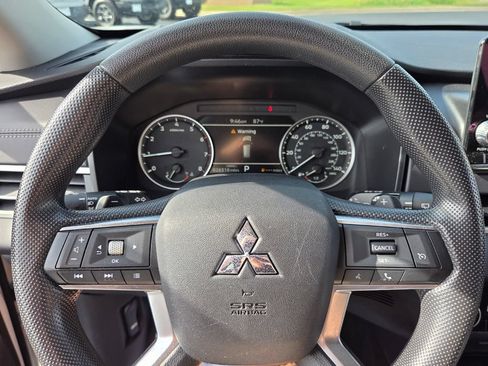 Used 2024 Mitsubishi Outlander ES FWD image 27