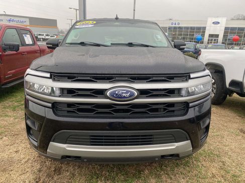 Used 2023 Ford Expedition XLT image 2