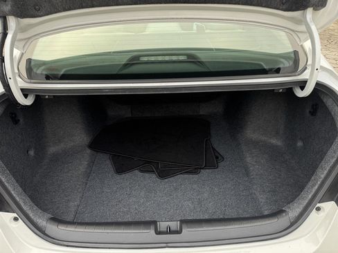 Used 2018 Honda Accord Touring image 12