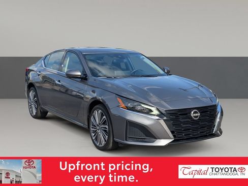 Used 2025 Nissan Altima 2.5 SL AWD/4WD image 3