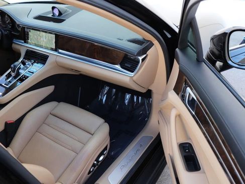 Used 2018 Porsche Panamera 4 image 28