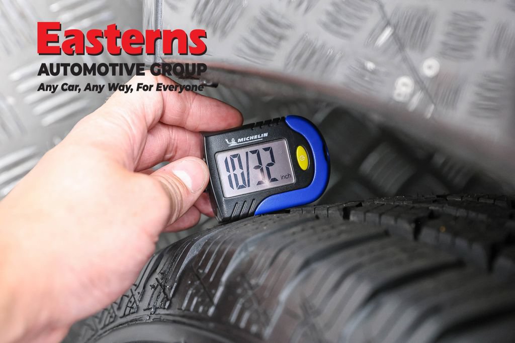 Used 2023 Chrysler Pacifica Touring-L FWD image 32