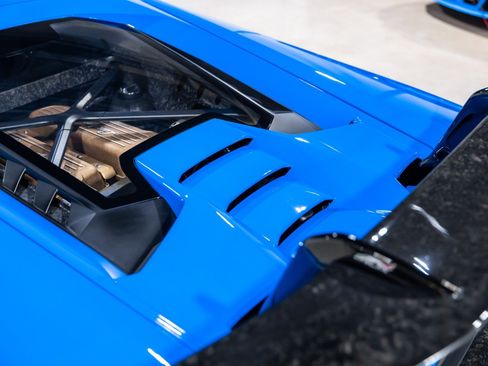 Used 2018 Lamborghini Huracan Performante AWD/4WD image 18