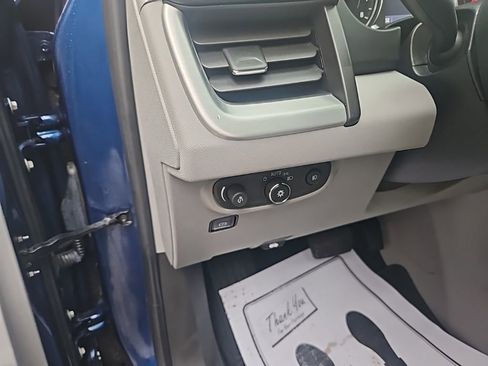 Used 2022 GMC Terrain SLT image 11