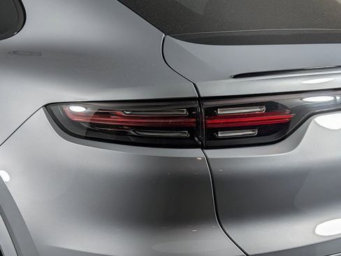 Certified 2022 Porsche Cayenne Coupe AWD/4WD image 16