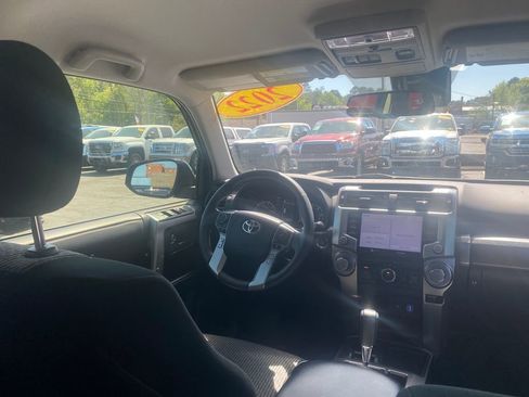 Used 2022 Toyota 4Runner SR5 image 34