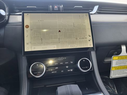 New 2026 Jaguar F-PACE R-Dynamic S image 10