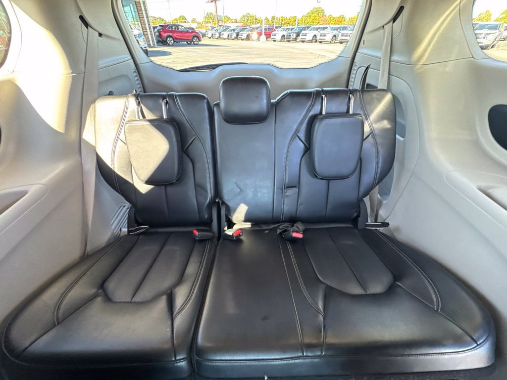 Used 2024 Chrysler Pacifica Touring-L FWD image 20