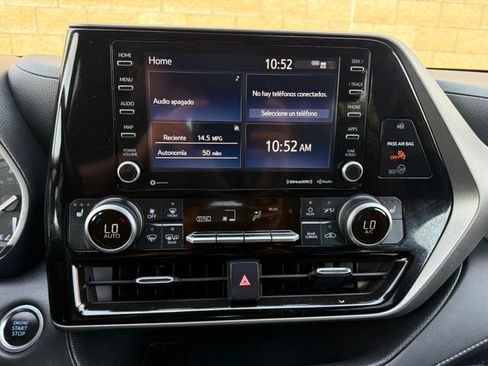 Used 2021 Toyota Highlander XLE AWD/4WD image 8