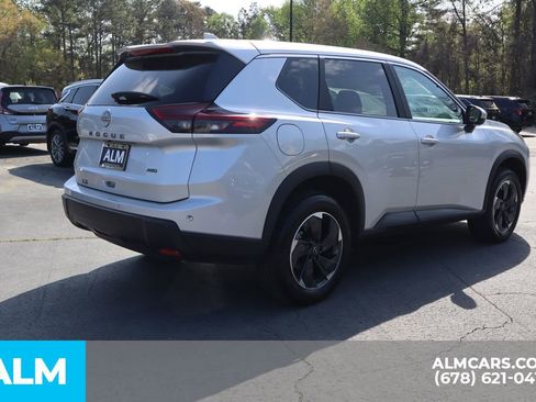Used 2025 Nissan Rogue SV image 6