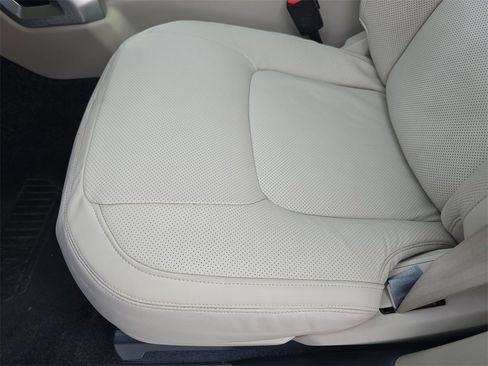 Used 2020 Land Rover Range Rover HSE image 39