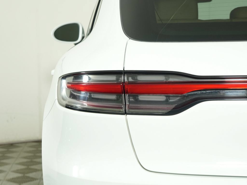 Certified 2021 Porsche Macan AWD/4WD image 12