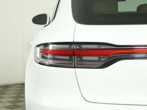 Certified 2021 Porsche Macan AWD/4WD image 12