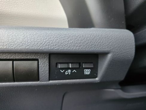 Used 2021 Toyota Sienna LE image 21