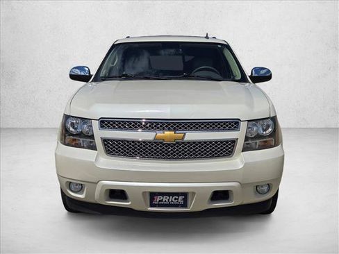Used 2014 Chevrolet Suburban LTZ image 2