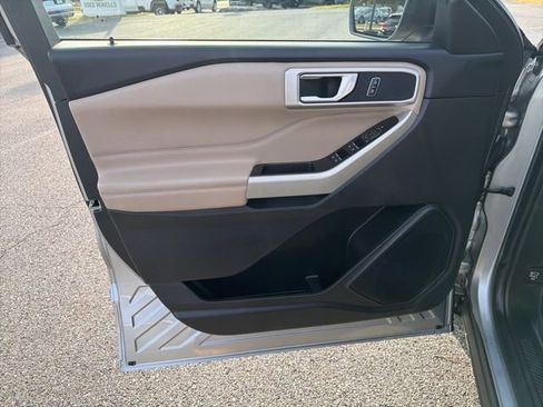Used 2022 Ford Explorer XLT w/ Equipment Group 202A image 11