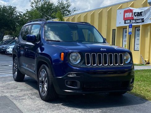 Used 2016 Jeep Renegade Latitude FWD image 4