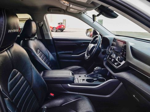 Certified 2020 Toyota Highlander LE image 17