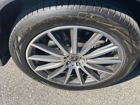 Used 2025 Mercedes-Benz GLS 450 4MATIC w/ AMG Line Exterior image 4