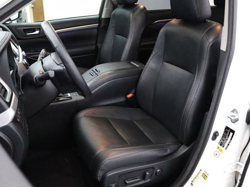 Used 2018 Toyota Highlander Limited Platinum AWD/4WD image 2