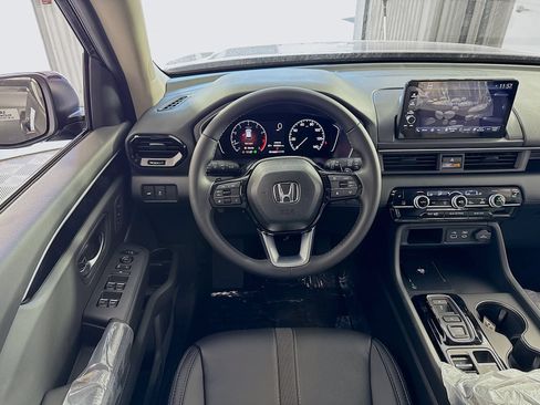 Used 2025 Honda Pilot EX-L image 11